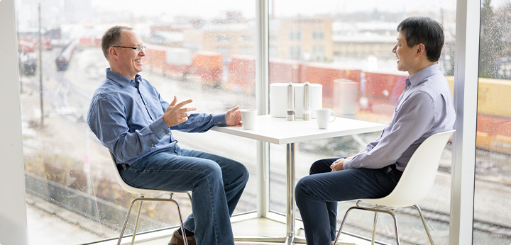 Two associates in a casual meeting.